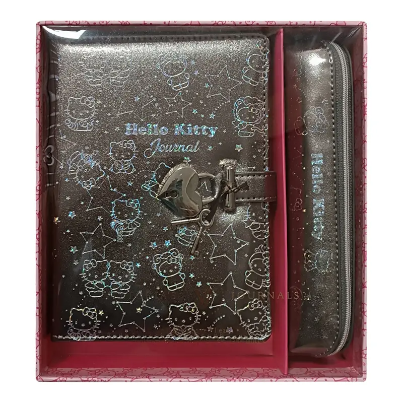 Victoria Journals 1969 Hello Kitty 80 Gr. 160 Yaprak Çizgili Defter + Vegan Deri Kalem Kutusu